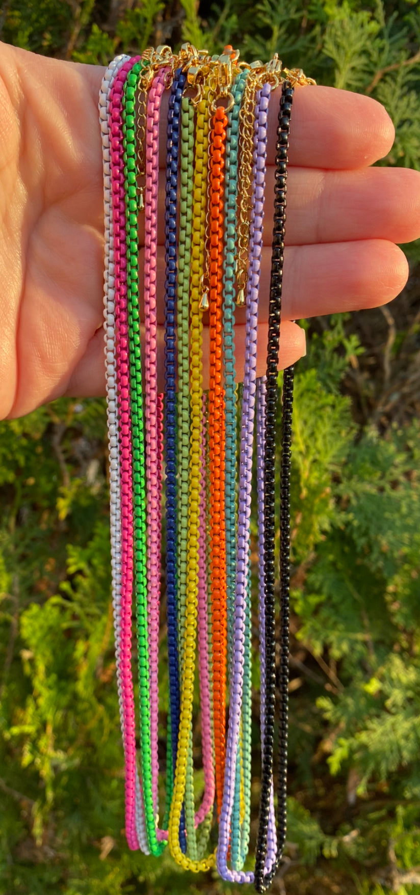 Thin Color Chains